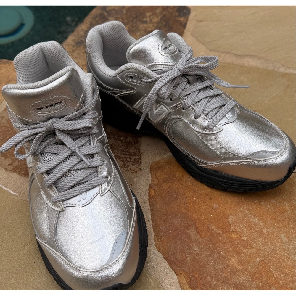 New Balance 2002R Sample Sneakers Size 10 Silver Metallic Black New